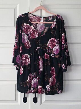 Dear Scarlett Short Sleeve Floral Blouse Sizes: XL and 2X